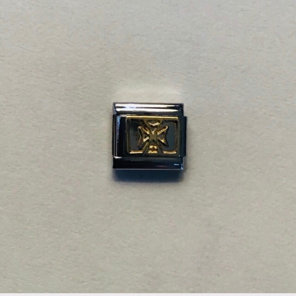 18kt Cross Nomination Charm